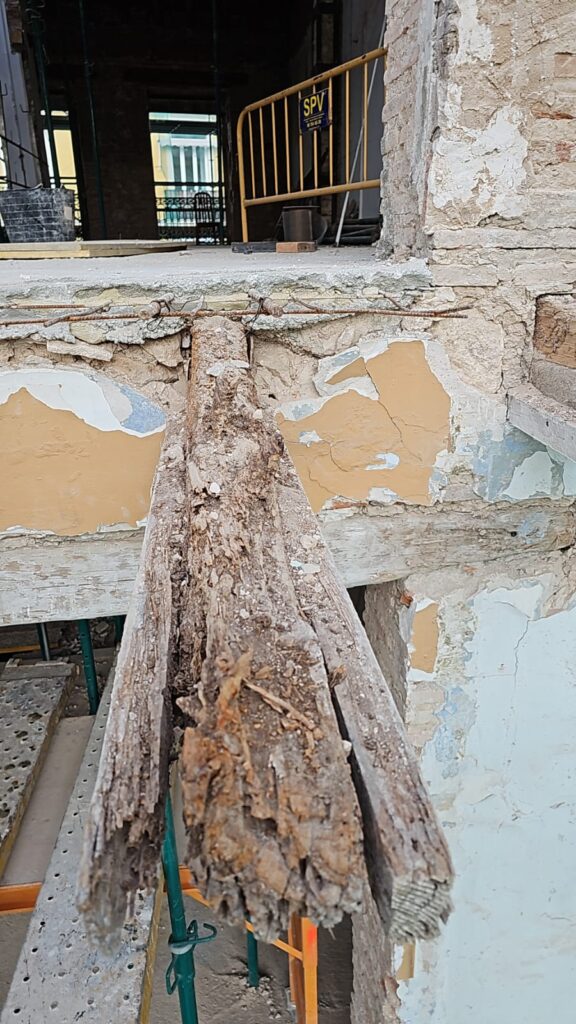 SOS Madera Rehabilitación de vigas estructurales en calle Espartero Valencia