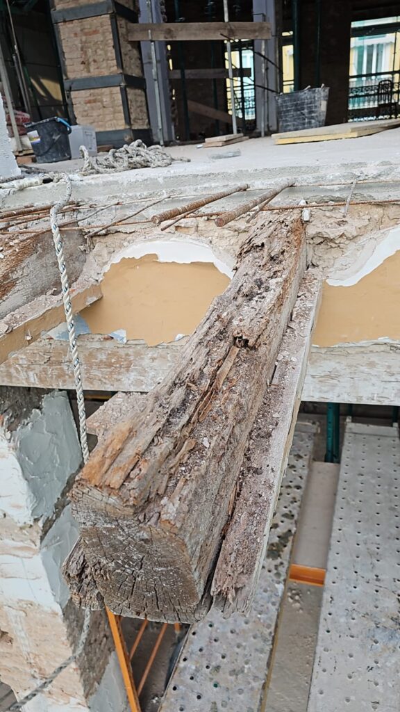 SOS Madera Rehabilitación de vigas estructurales en calle Espartero Valencia