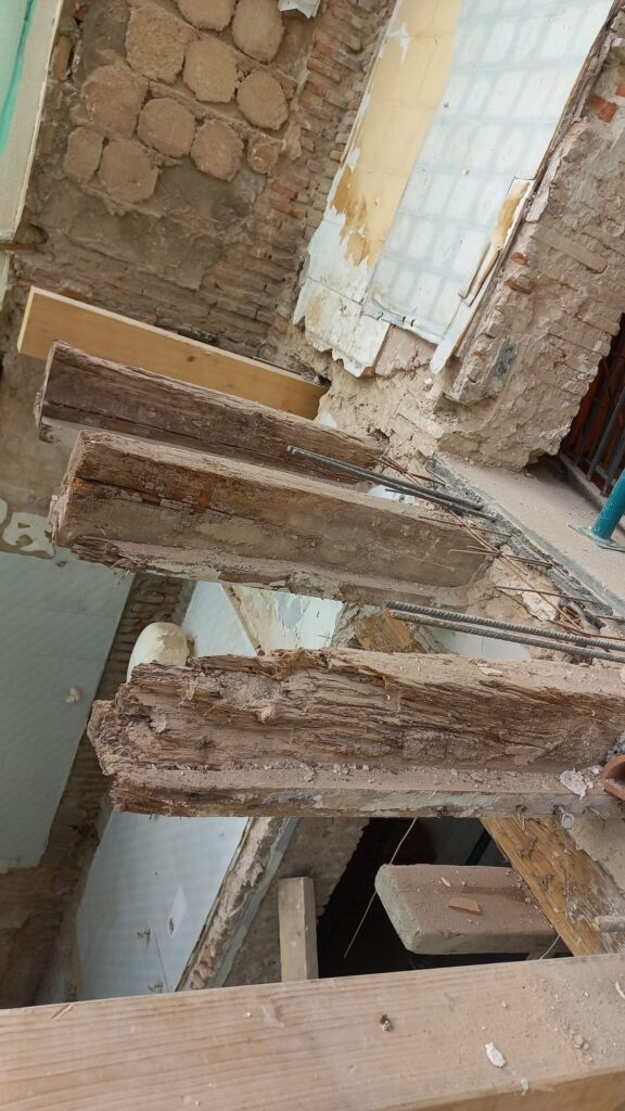 SOS Madera Rehabilitación de vigas estructurales en calle Espartero Valencia
