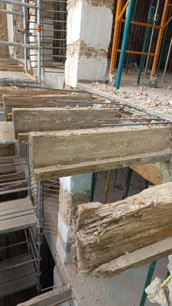 SOS Madera Rehabilitación de vigas estructurales en calle Espartero Valencia